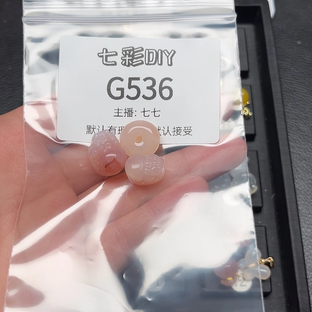 玛瑙/玉髓颈饰合金玲**?