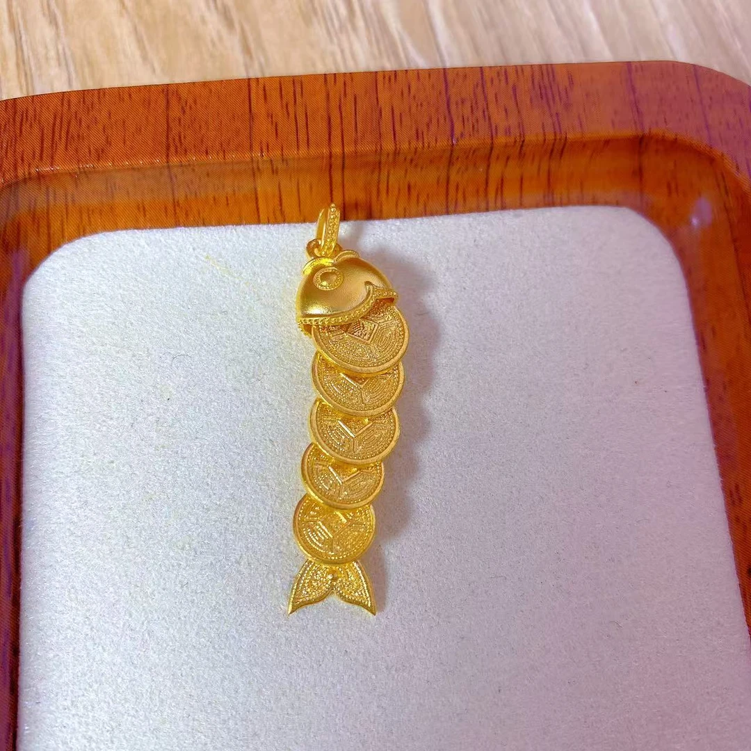 足金999    经典百搭古法钱币鱼吊坠