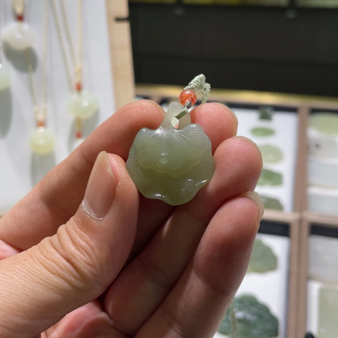 和田玉未镶嵌颈饰三生有幸