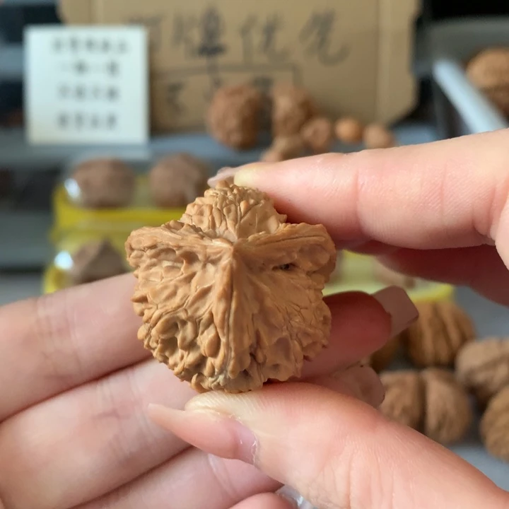 没***沉吊坠文玩核桃异形单只，有瑕疵
