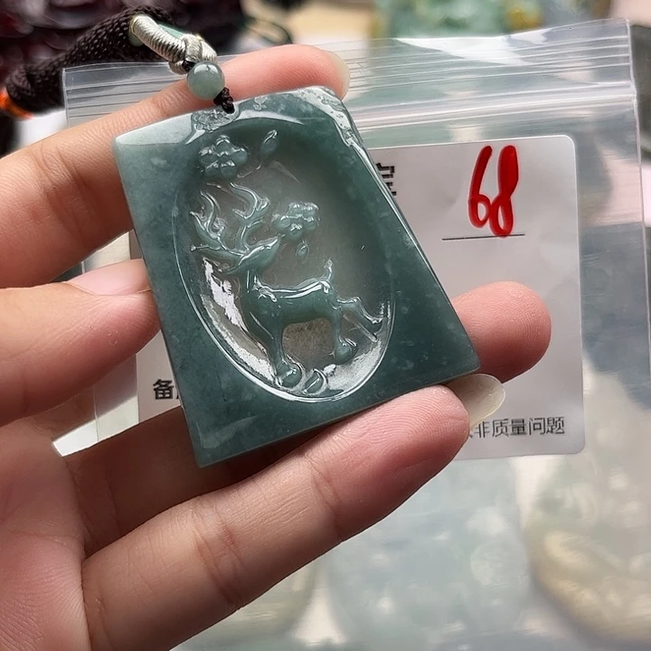 翡翠未镶嵌颈饰挂件