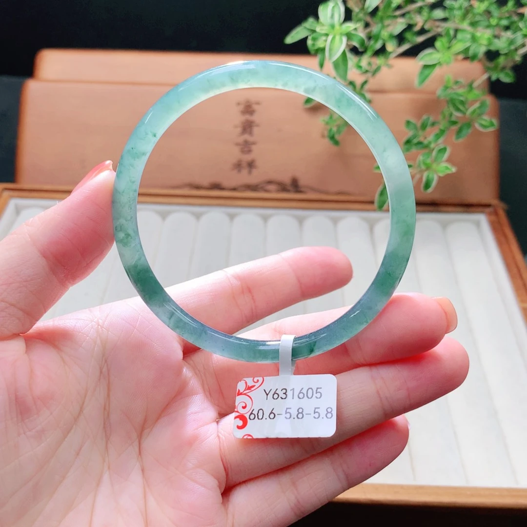 未镶嵌手镯（圆镯）翡翠