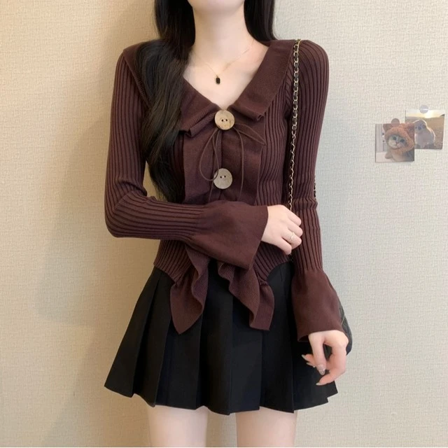 设计感立体纽扣荷叶边v领针织衫女初春新款纯欲美拉德收腰上衣潮