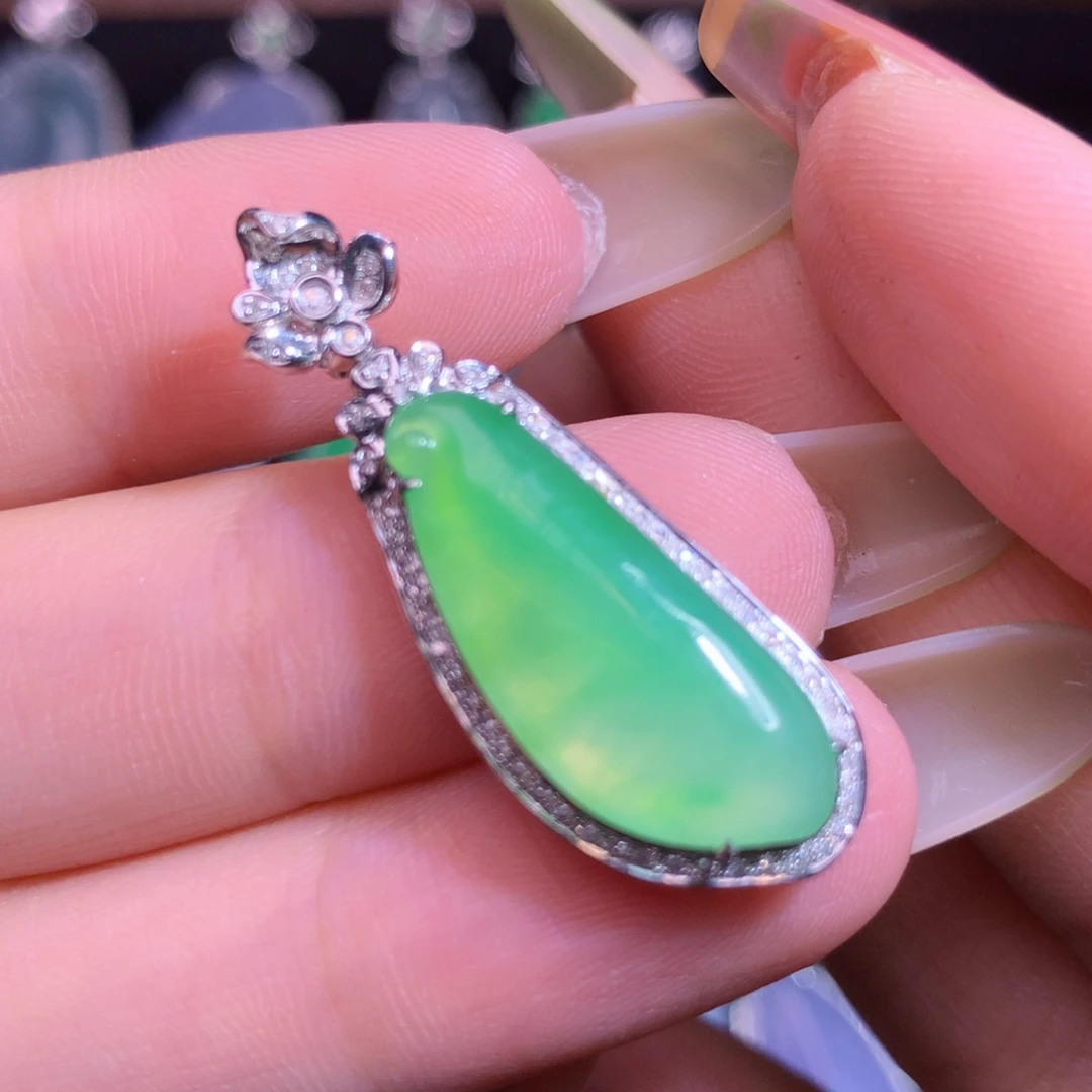 翡翠18K金镶嵌吊坠(赠链)