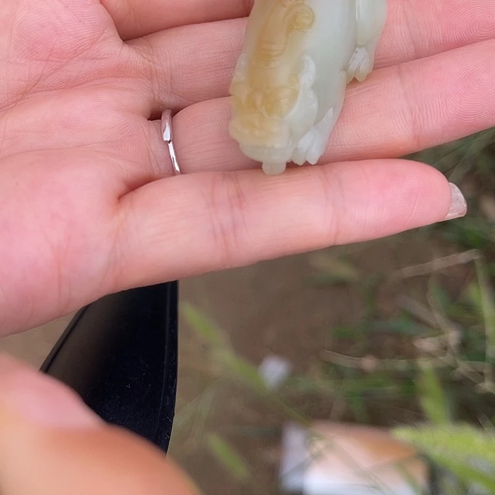 颈饰未镶嵌和田玉（糖玉）