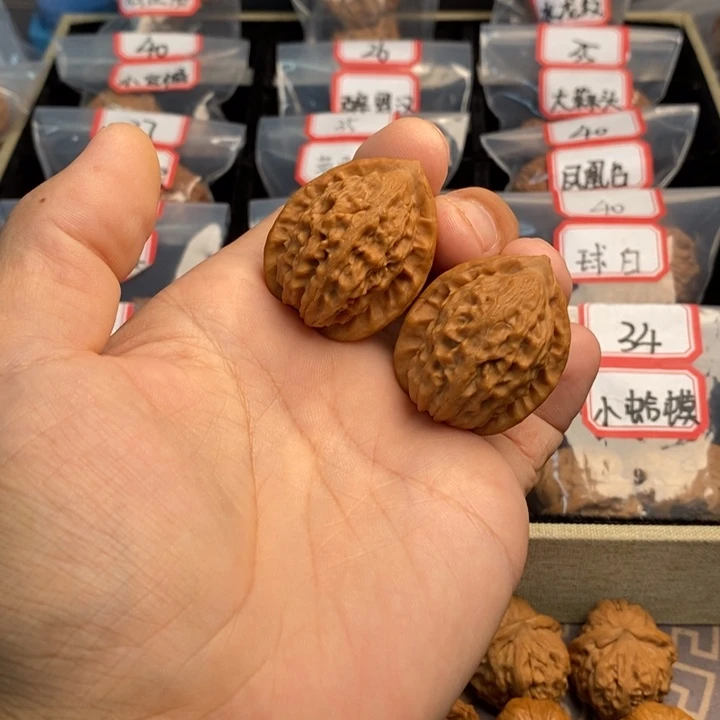 文玩核桃吊坠31大红袍