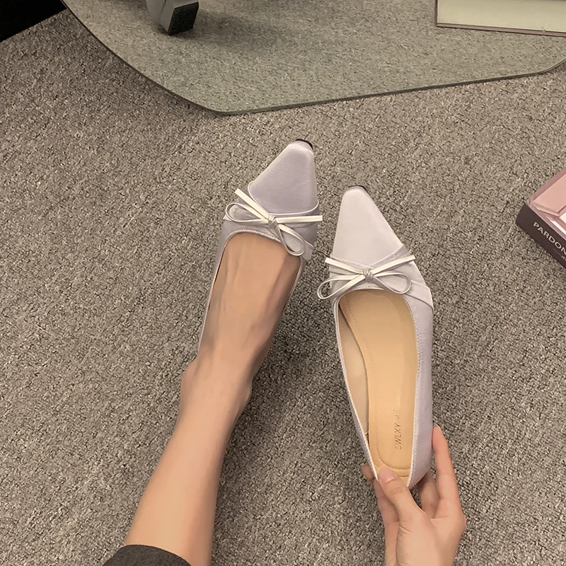 贾不假单鞋女2025春季新款复古时尚蝴蝶结配裙子平底尖头豆豆鞋春