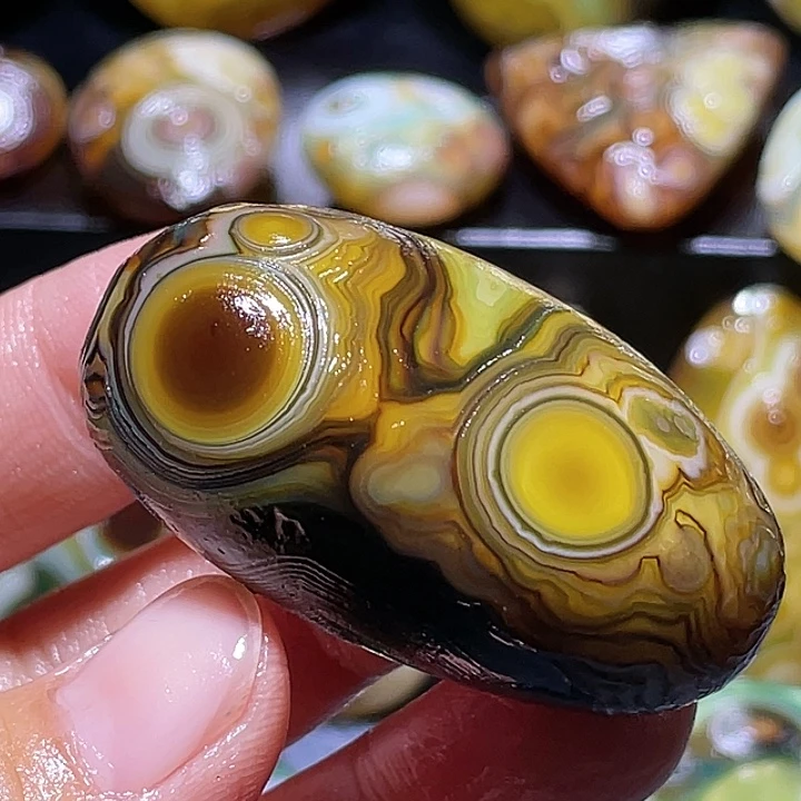 玛瑙/玉髓未镶嵌珠宝奇石