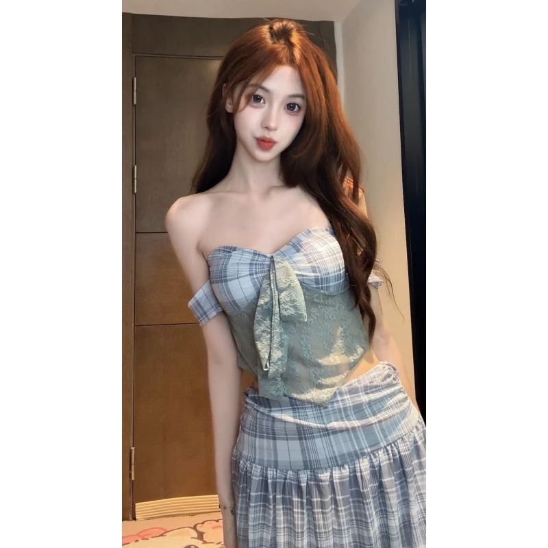 【XIAOBAWANG】一字肩蕾丝拼接短袖抹胸T恤辣妹高腰格纹半身裙套装W