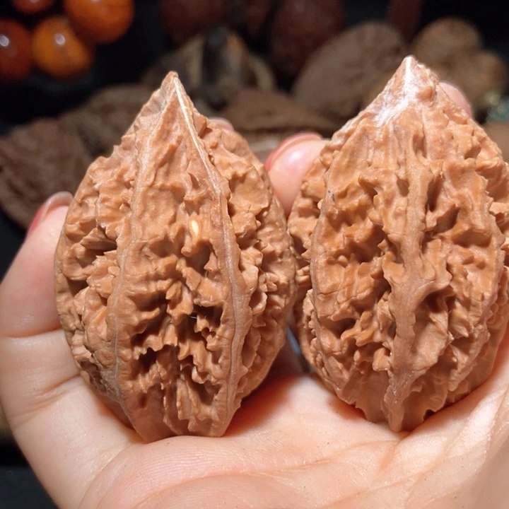 文玩核桃把件东北楸子小雪10瑕疵