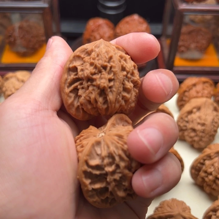 余***求桃核吊坠发哥哥哥哥哥哥