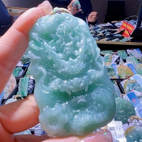 翡翠未镶嵌颈饰翡翠