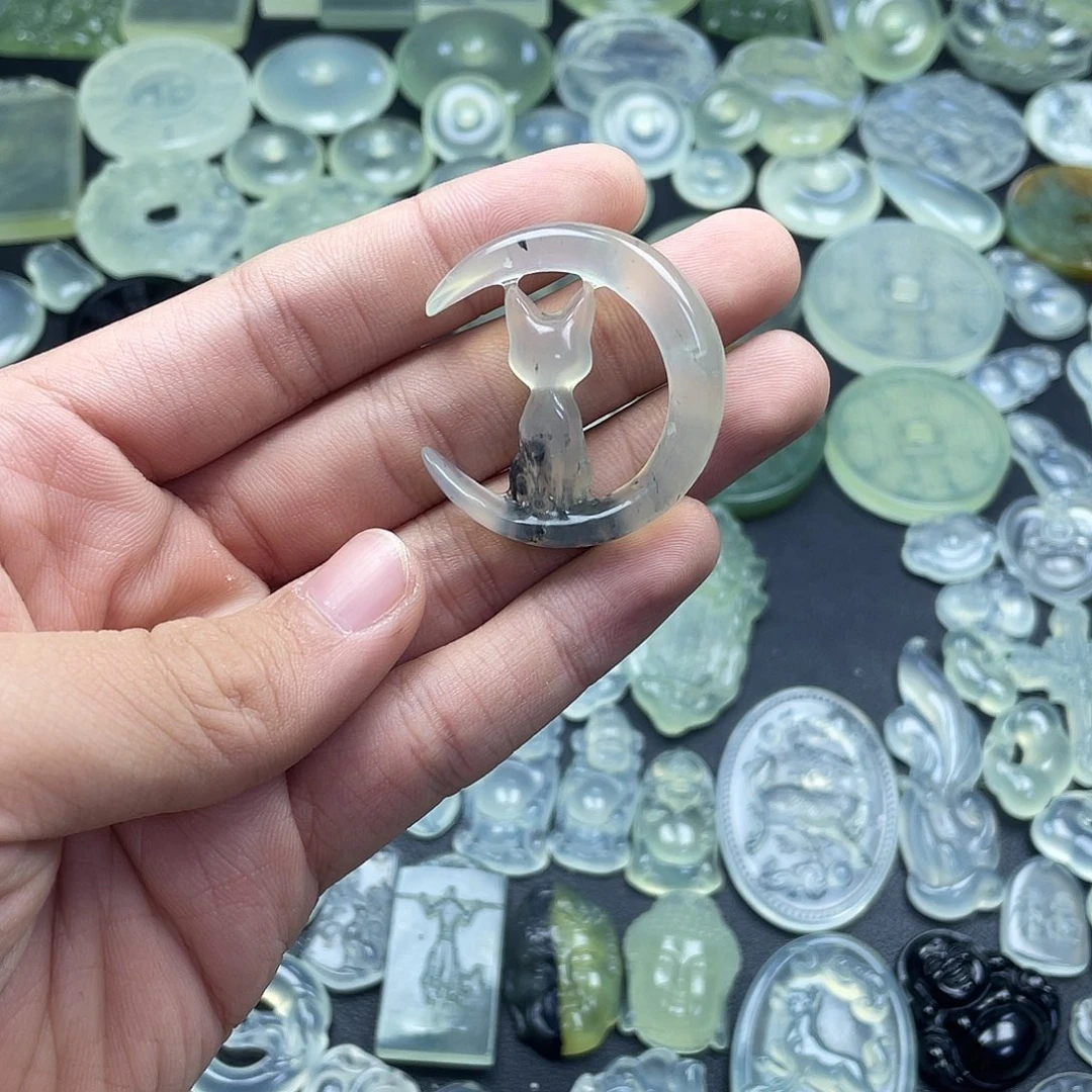 岫玉未镶嵌颈饰月亮猫