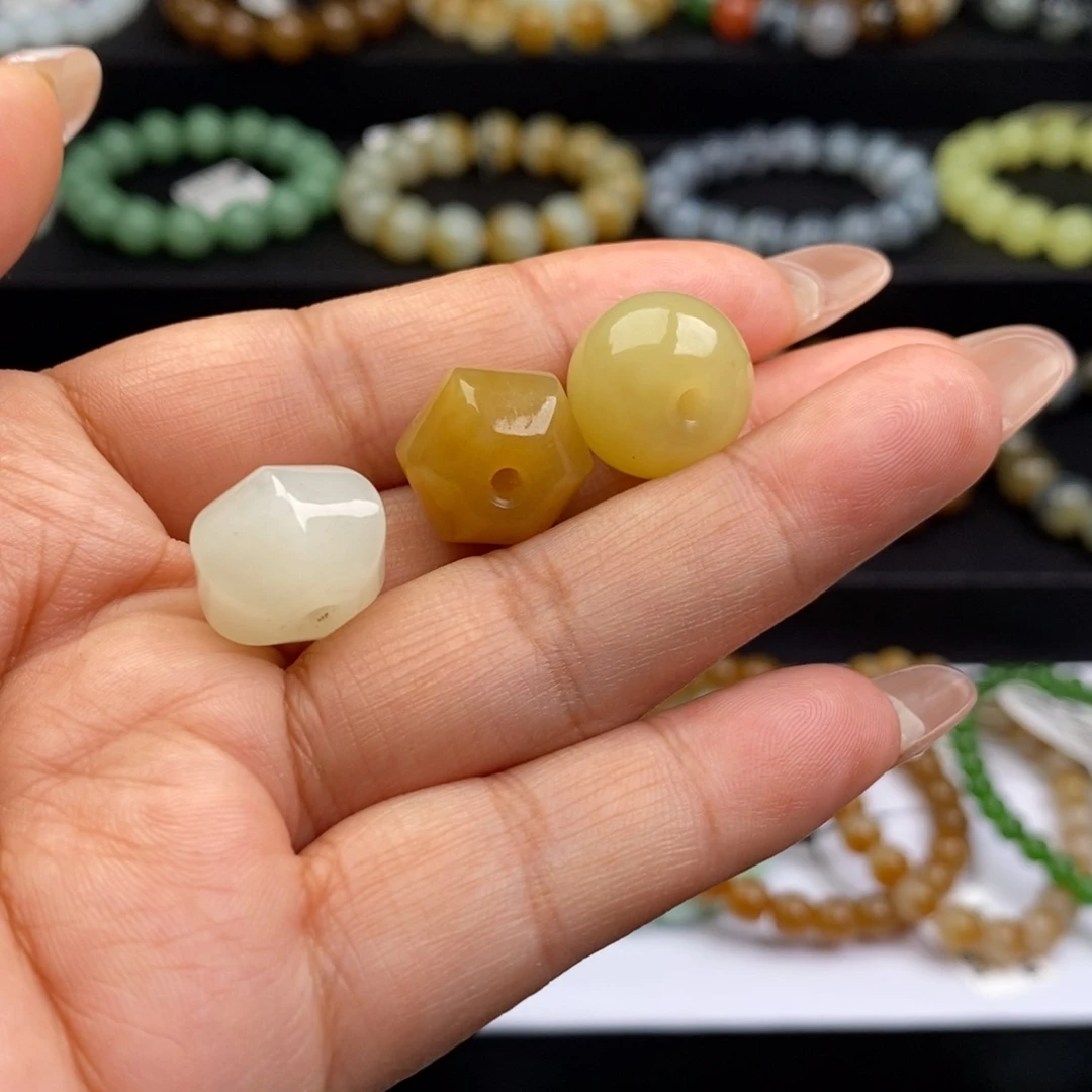 回***忆和田玉未镶嵌颈饰