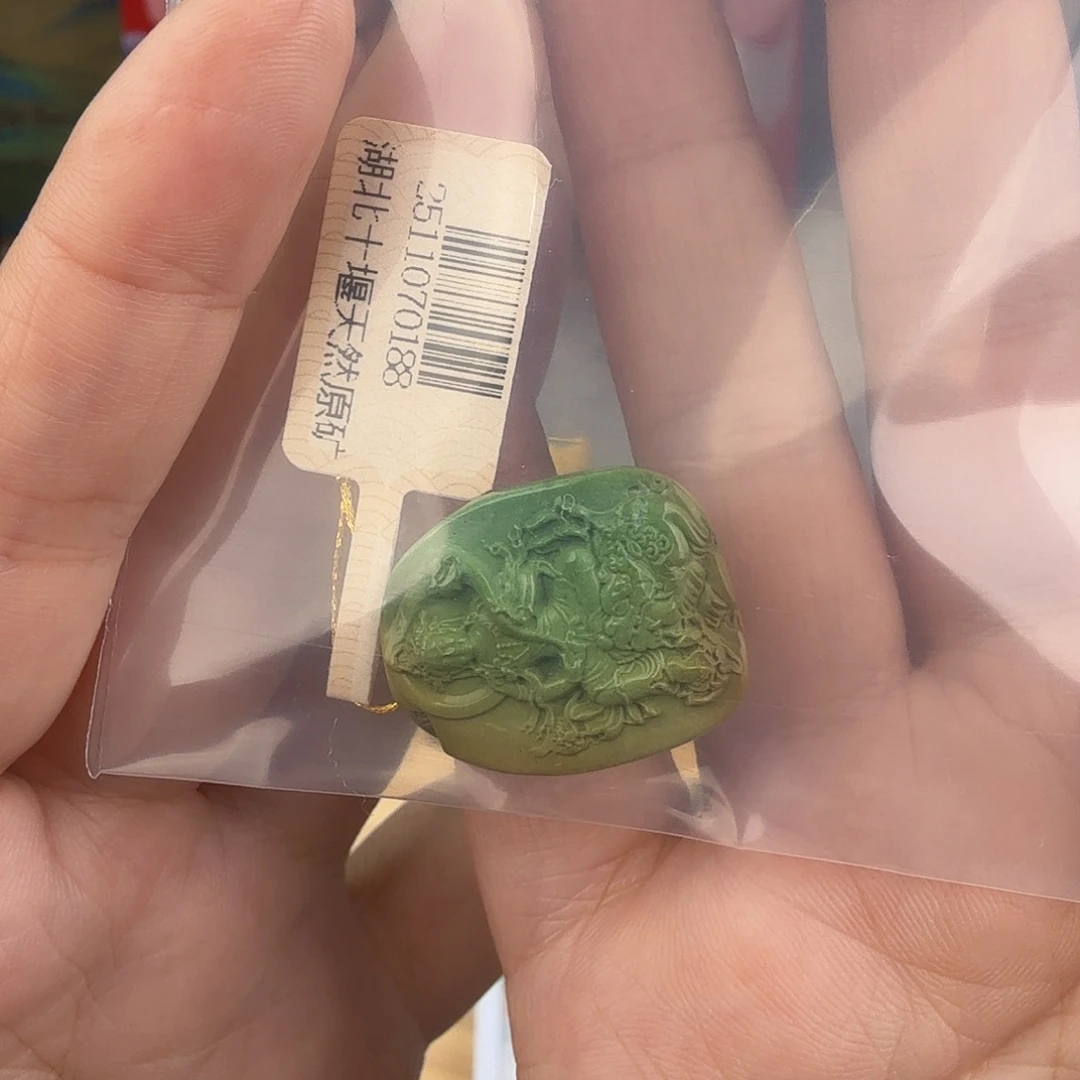 荨***春绿松石未镶嵌珠宝奇石