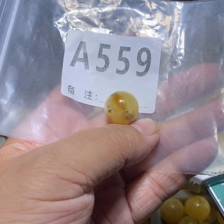 琥珀未镶嵌珠宝奇石微瑕16.8