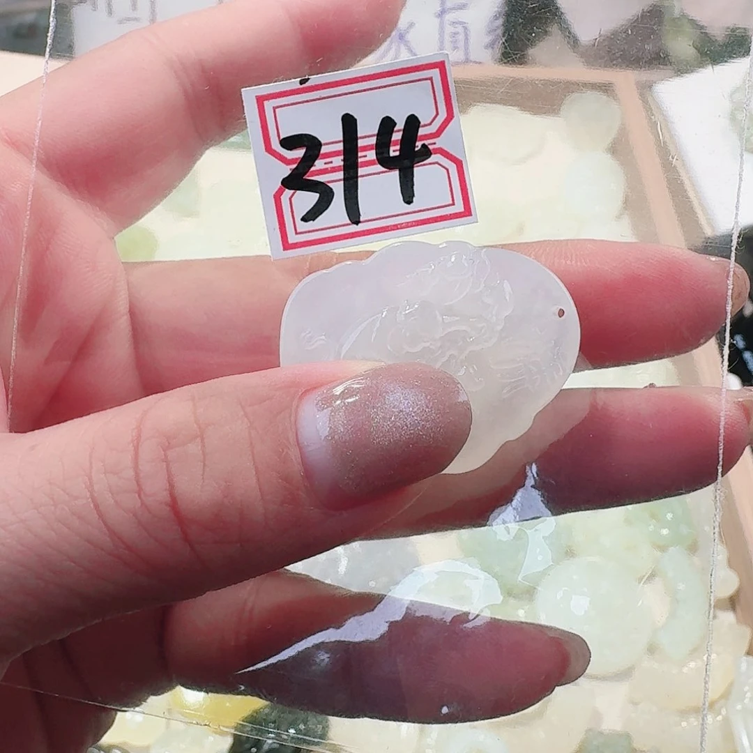 蛇纹石玉颈饰合金精美礼品