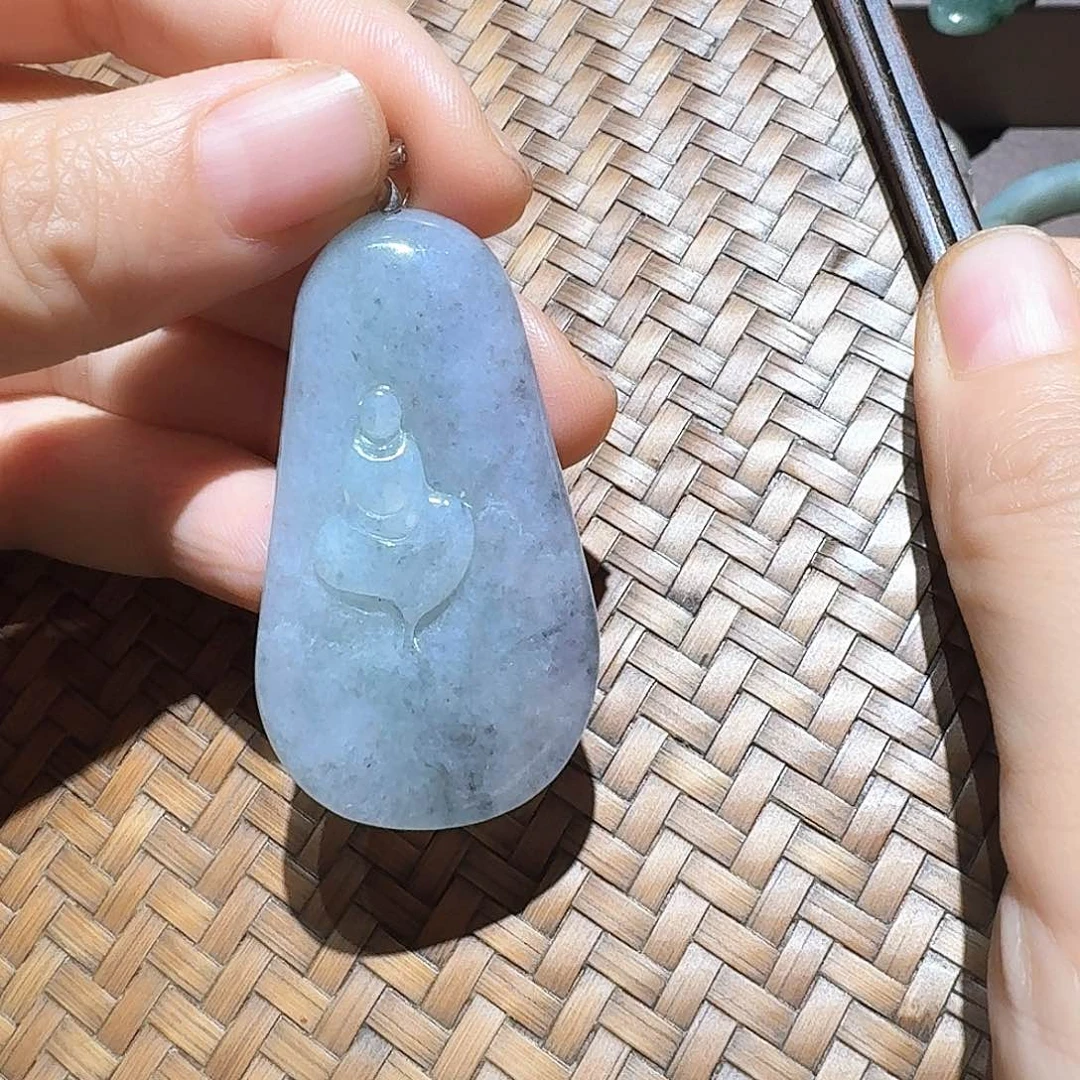 颈饰未镶嵌翡翠个性十足