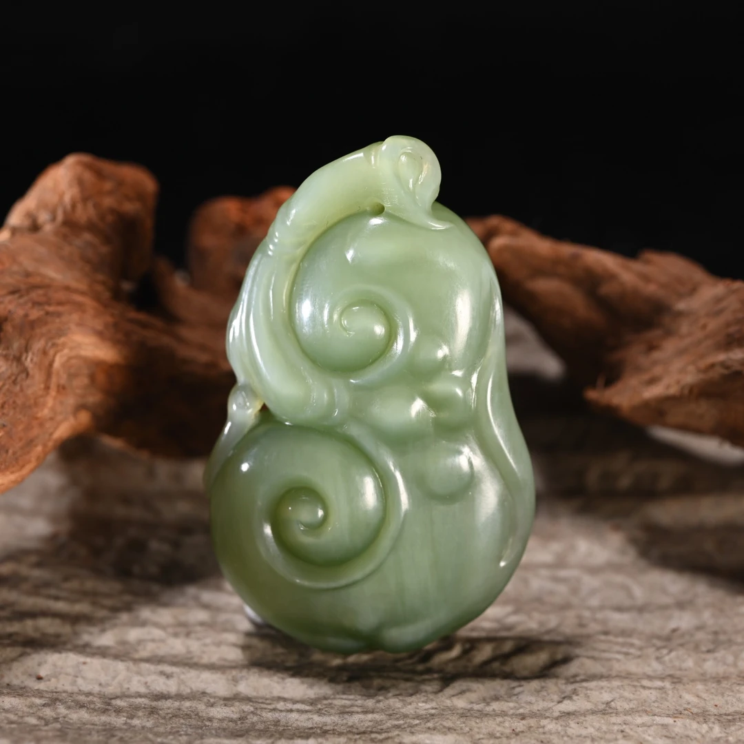 LOT8806 2510180234和田玉碧玉如意挂坠/保利