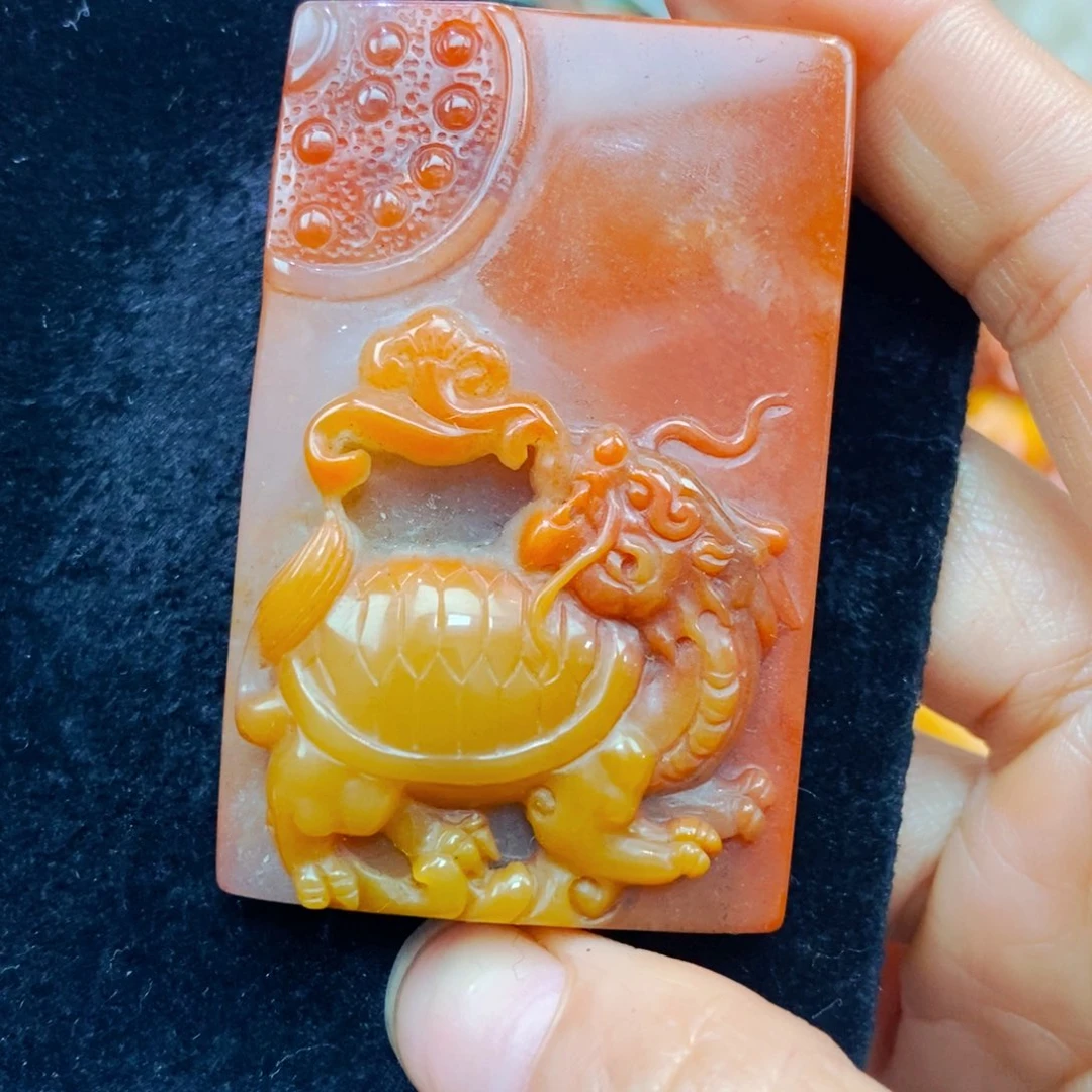 未镶嵌石英质玉（黄龙玉）颈饰