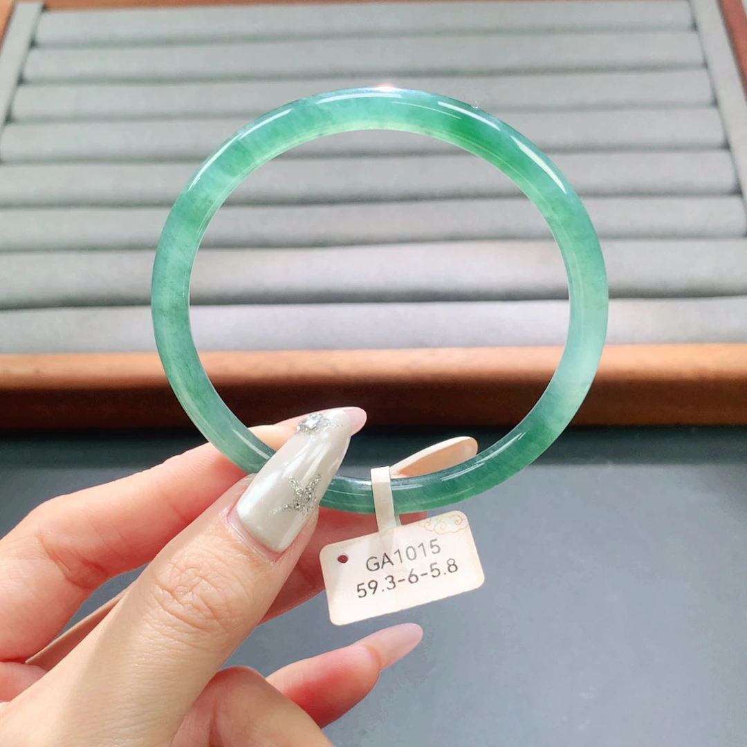 翡翠未镶嵌手镯天然