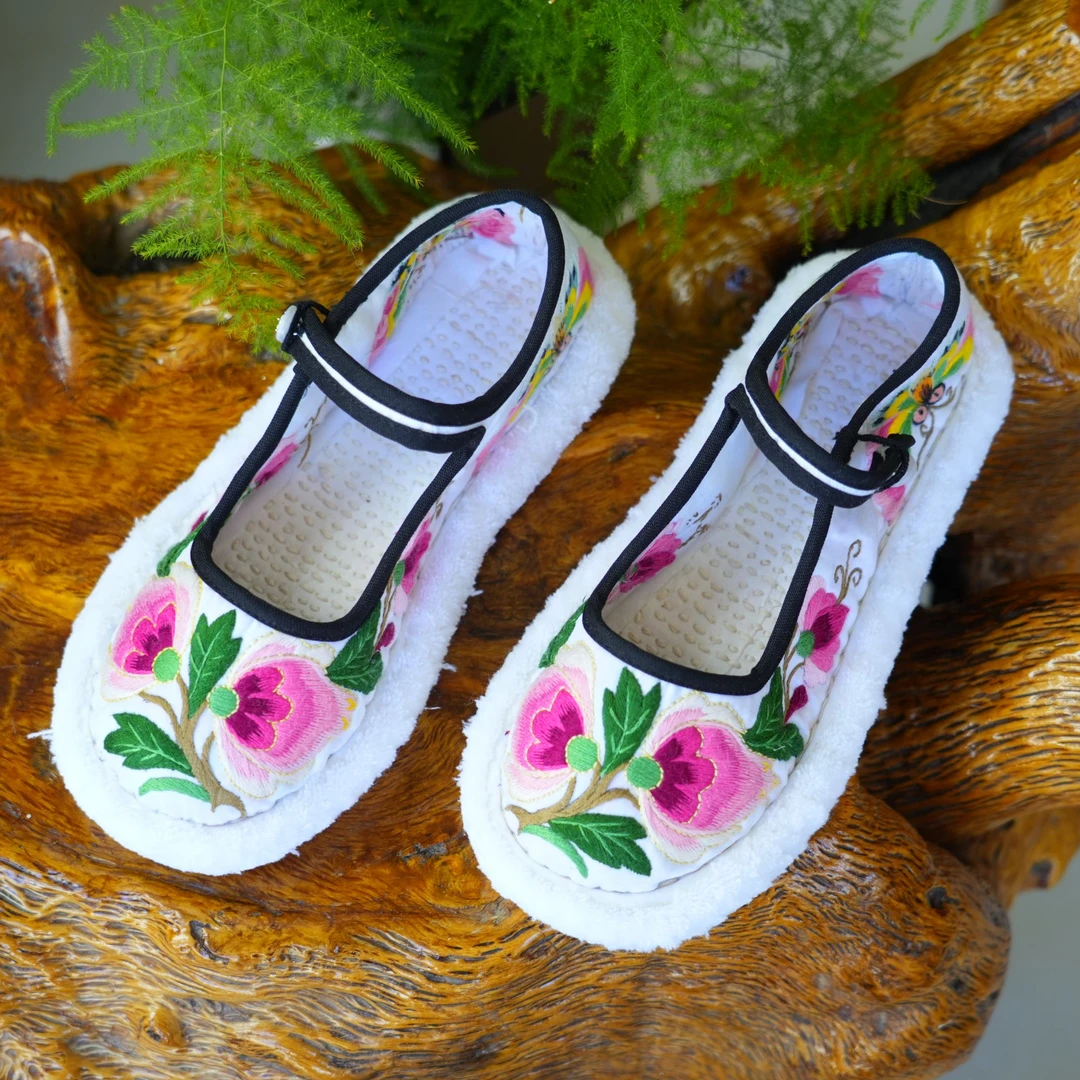 34码女士纯手工虎头绣花毛边鞋中国风软底绣花鞋古风平底布鞋鞋面