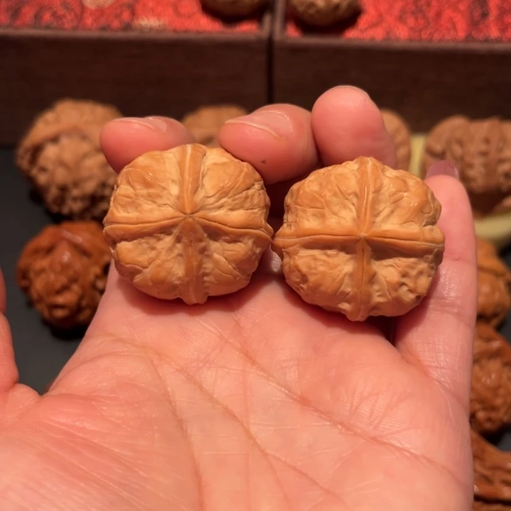 文玩核桃吊坠四棱