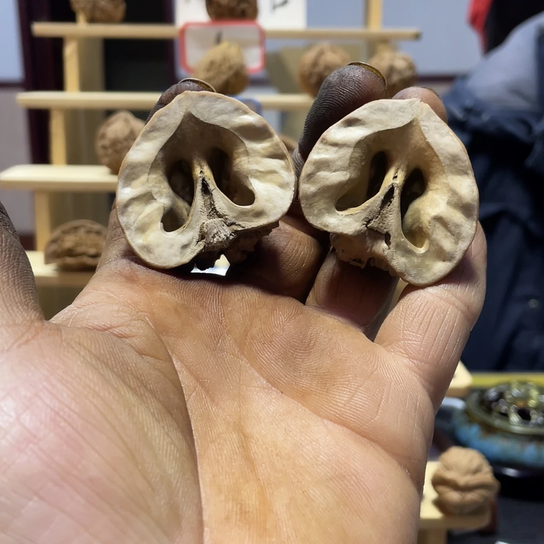 伟***歌吊坠桃核文玩核桃南将石
