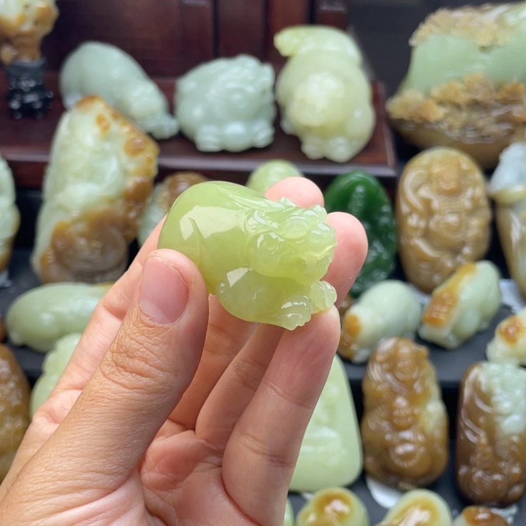 独***幢和田玉未镶嵌颈饰