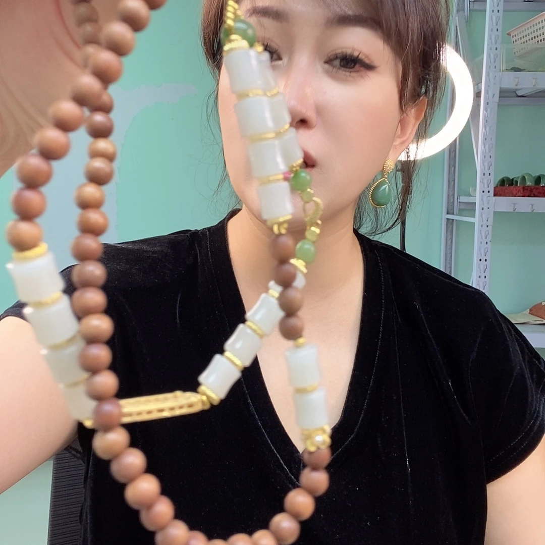 杰***驯石英质玉未镶嵌手镯