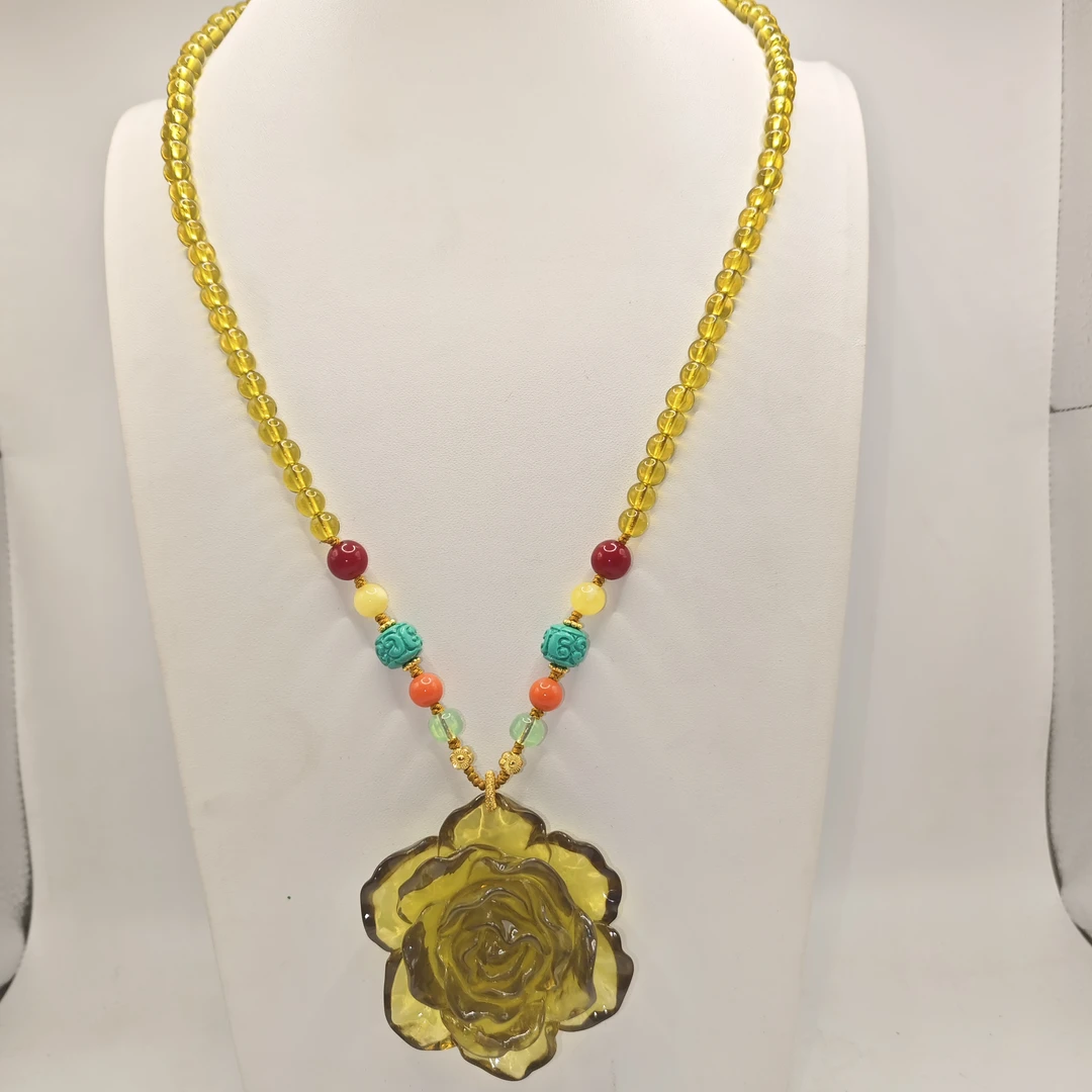 718百搭款牡丹花蓝珀项链
