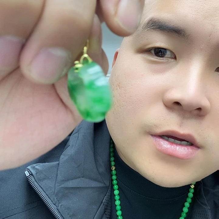 翡翠颈饰14K金镶嵌飘花如意