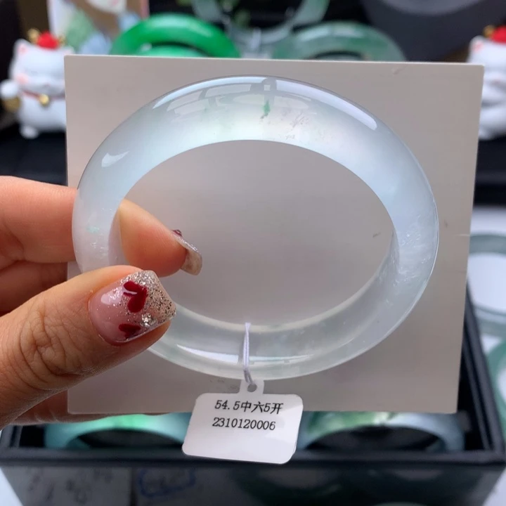 翡翠手镯未镶嵌冰飘花正圈泥鳅背