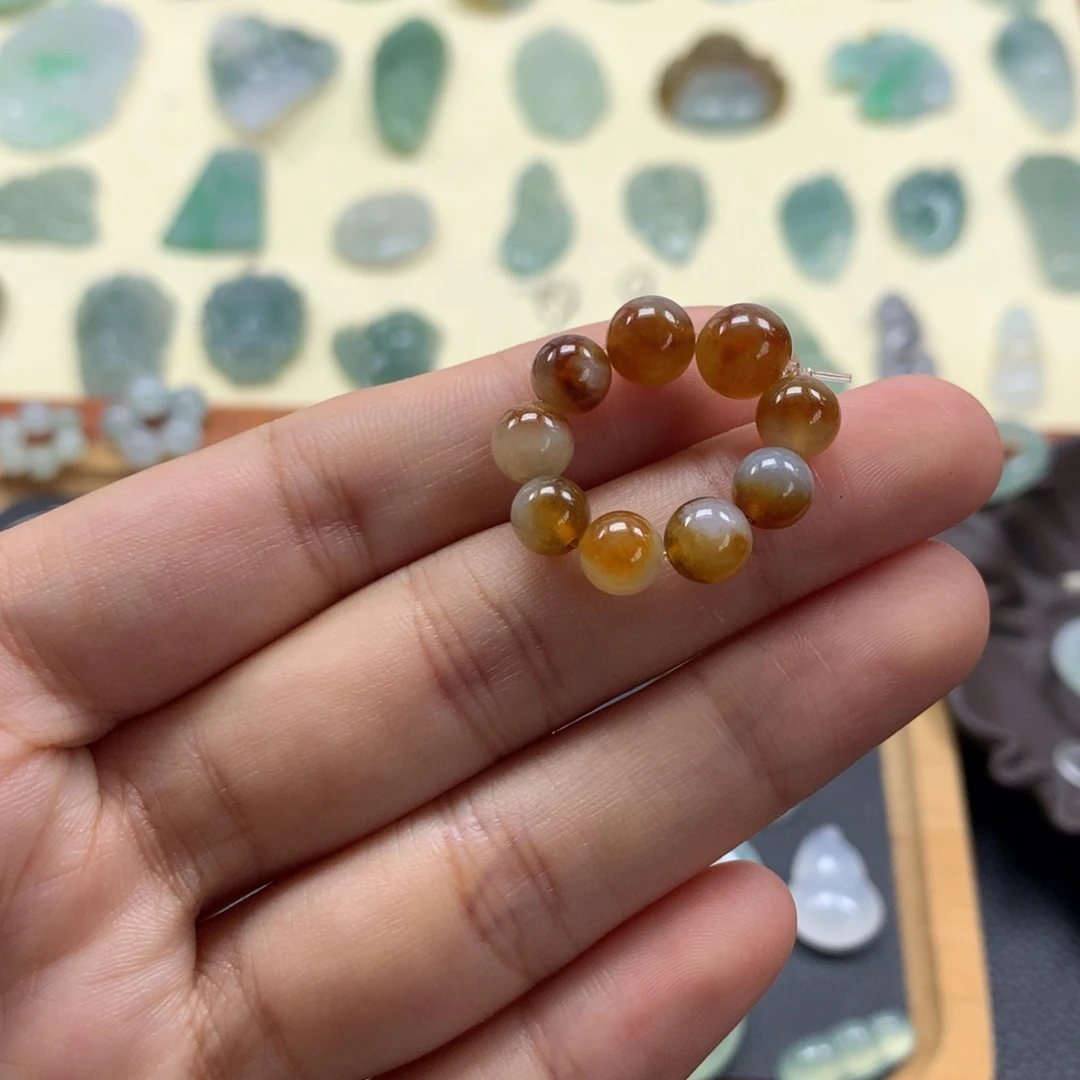 颈饰未镶嵌翡翠珠子