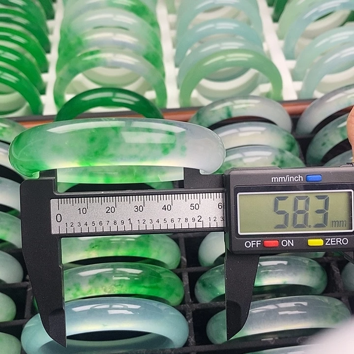 石英岩玉未镶嵌手镯