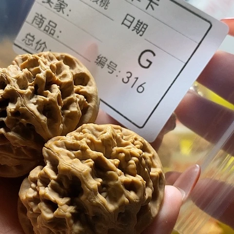 鸿***运文玩核桃把件自产自销……