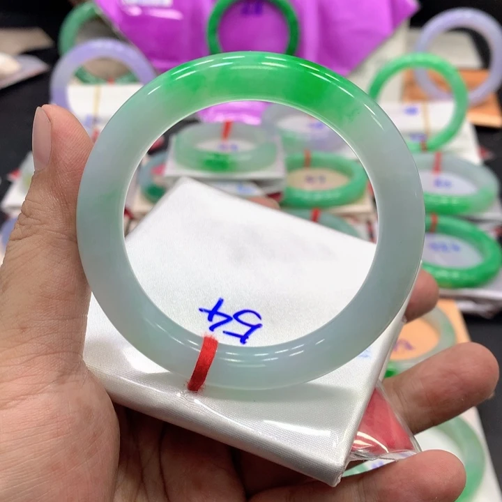 翡翠未镶嵌手镯（圆镯）