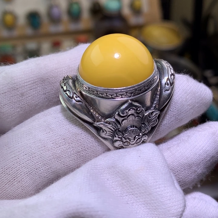 王***者蜜蜡足银镶嵌戒指