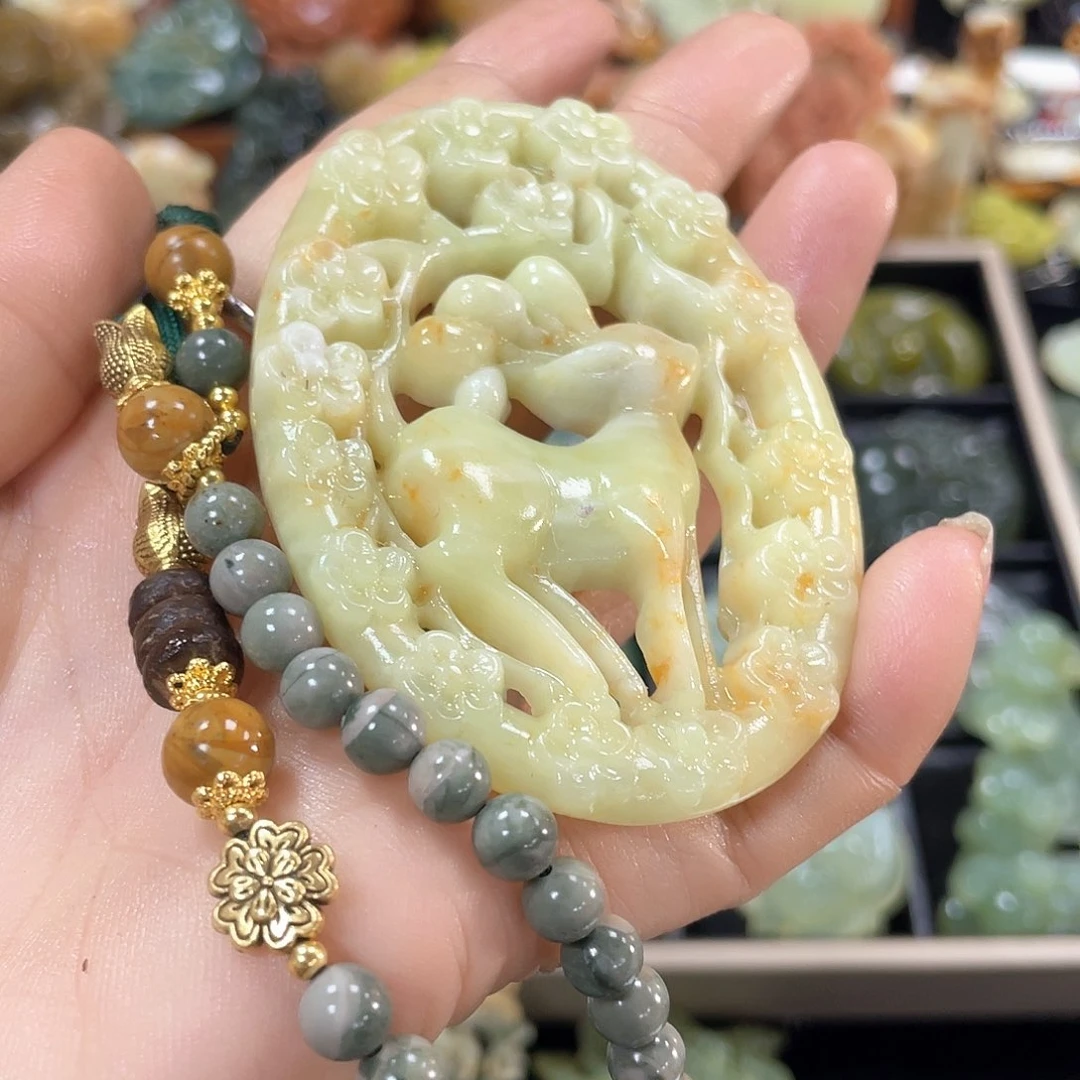 蛇纹石玉颈饰未镶嵌