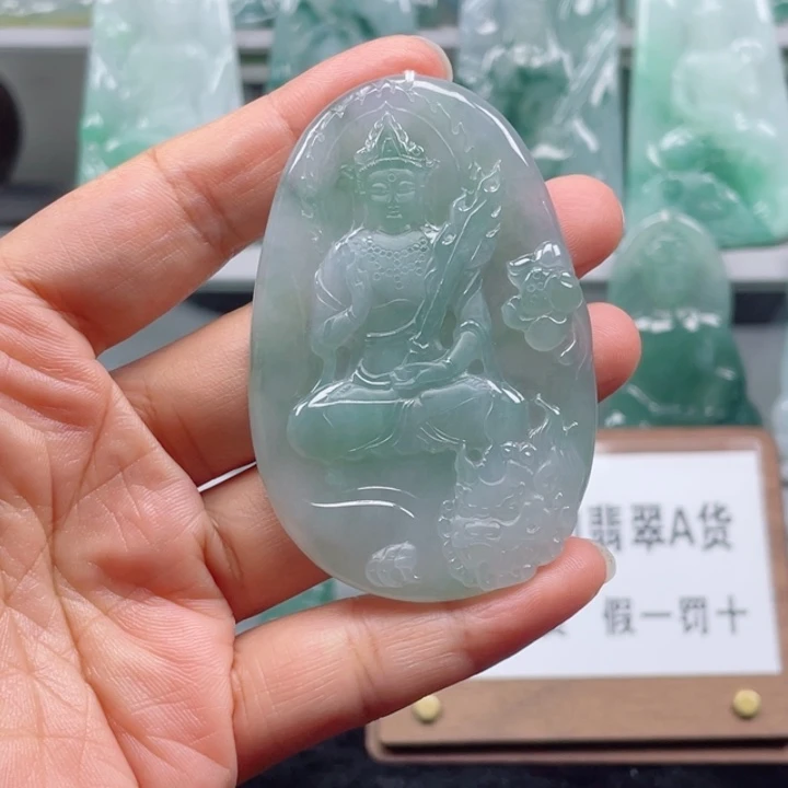 颈饰未镶嵌翡翠剑*文殊菩萨