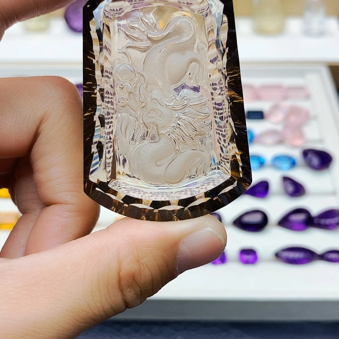 水晶龙牌雕刻件未镶嵌