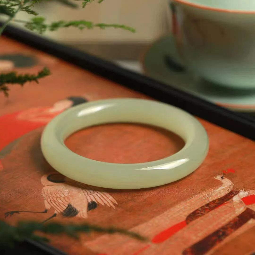 新疆天然和田玉晴水色正圈手镯女士款经典简约气质百搭款附赠证书