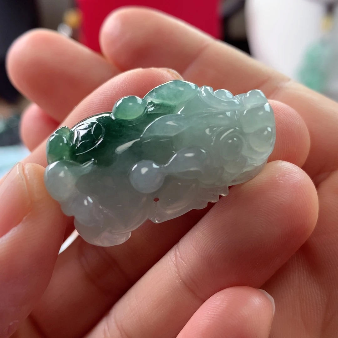 翡翠颈饰未镶嵌翡翠貔貅