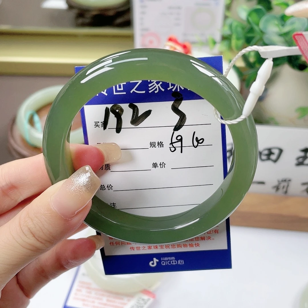 【闪购商品】未镶嵌手镯和田玉