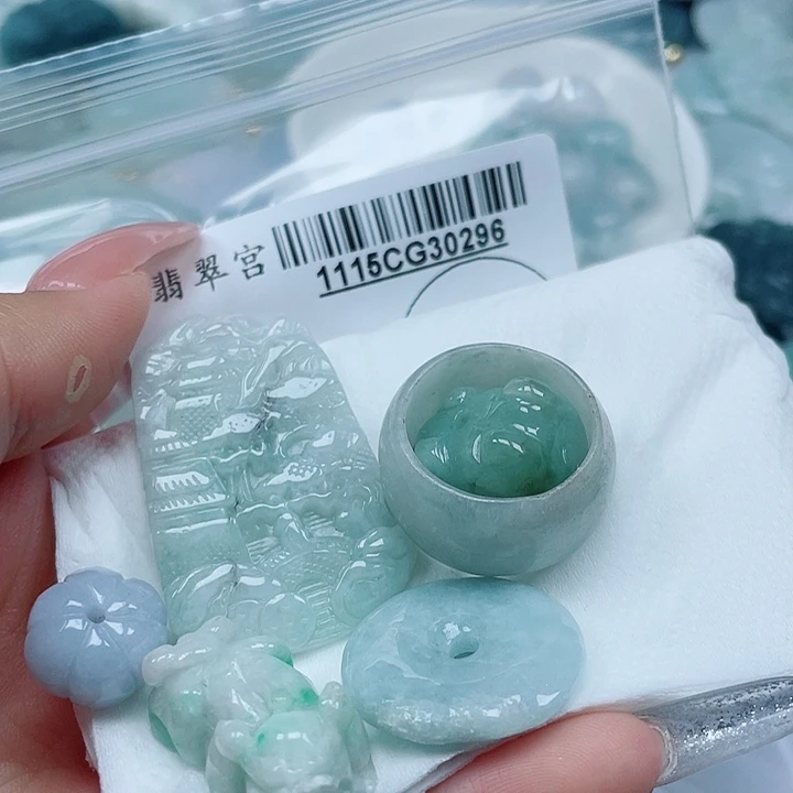 翡翠未镶嵌吊坠(不含链)