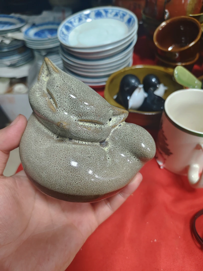 瓷片窑变狐狸摆件一个