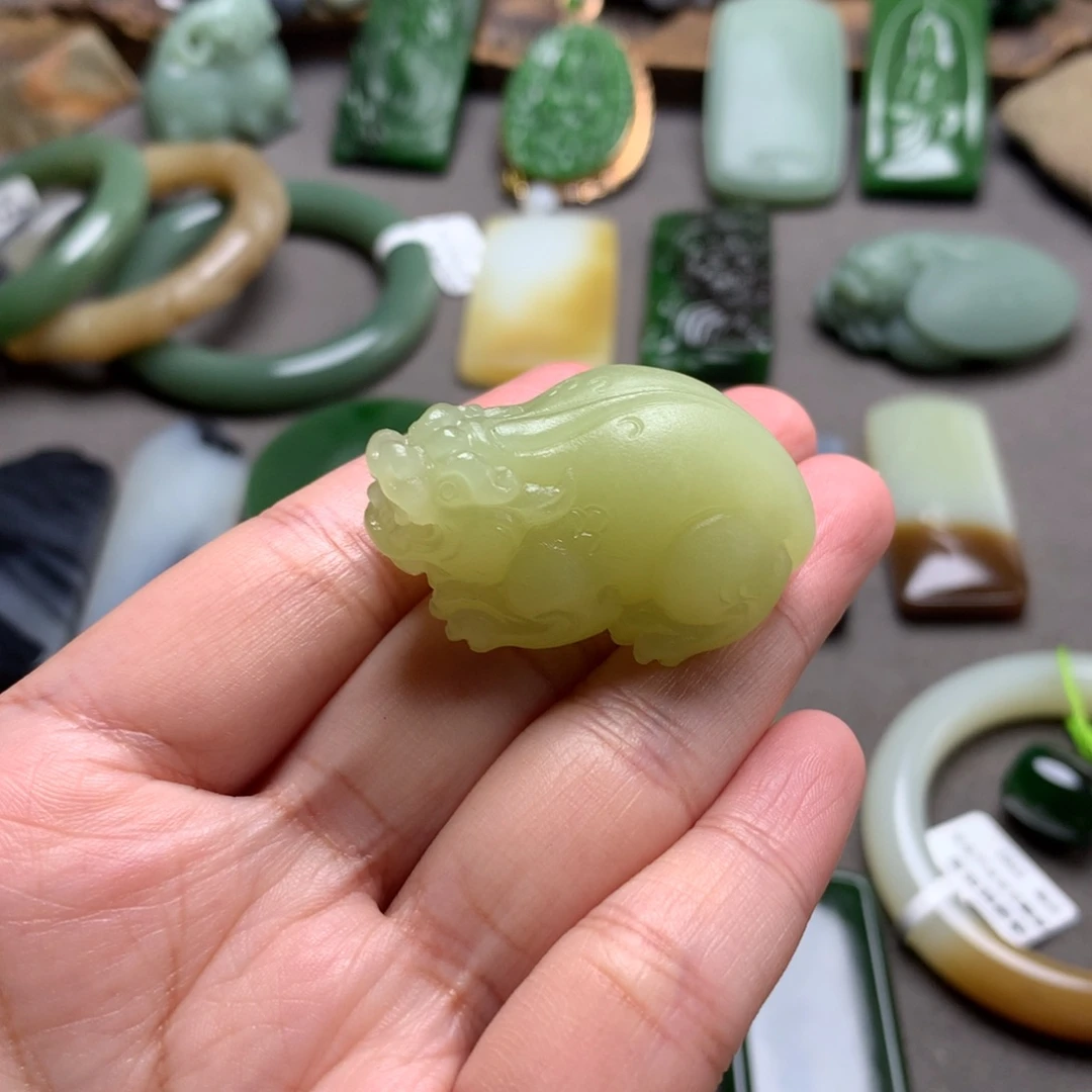 颈饰未镶嵌和田玉