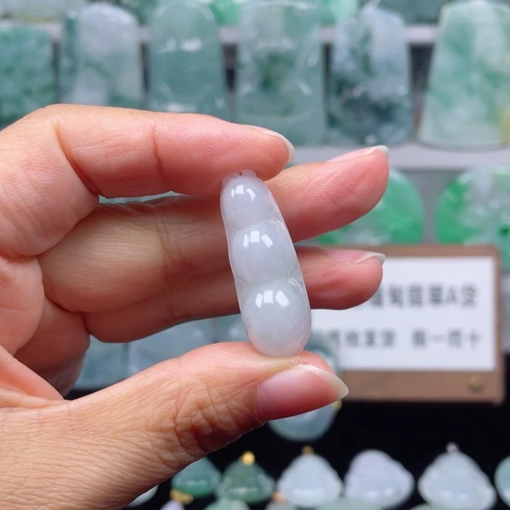 颈饰未镶嵌翡翠豆子