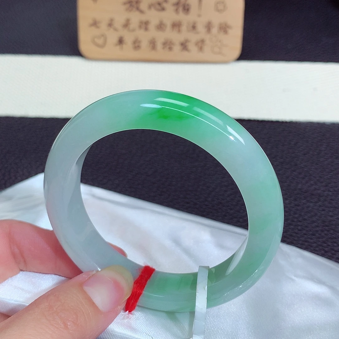 翡翠未镶嵌手镯8006