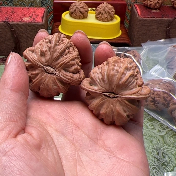 文玩核桃吊坠白狮子文玩核桃手把件